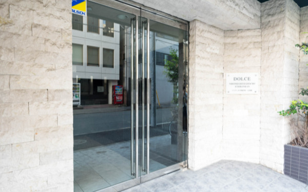 5/5 エントランス