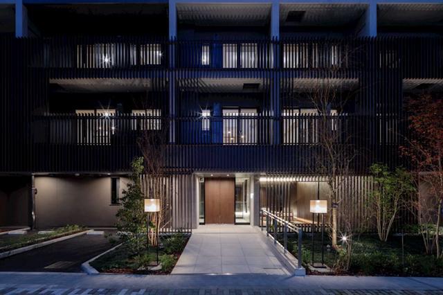 24/30 エントランス