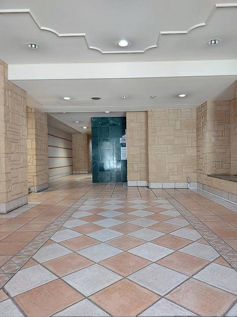 24/30 エントランス