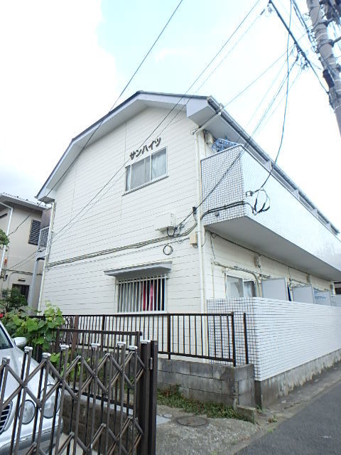 23/28 エントランス