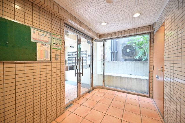 16/18 エントランス