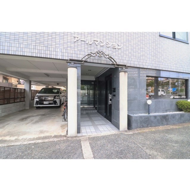 26/30 エントランス