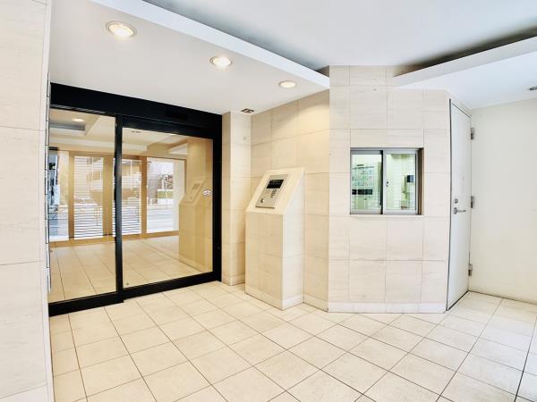 27/29 エントランス