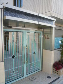 5/5 エントランス