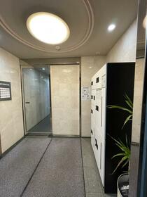 16/16 エントランス