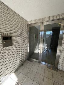 16/16 エントランス