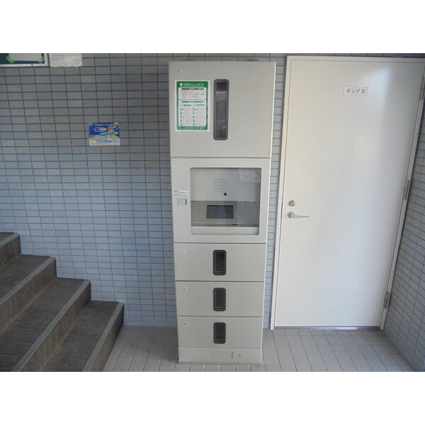 13/14 エントランス