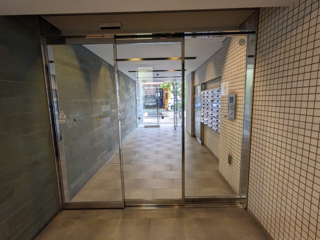 16/26 エントランス