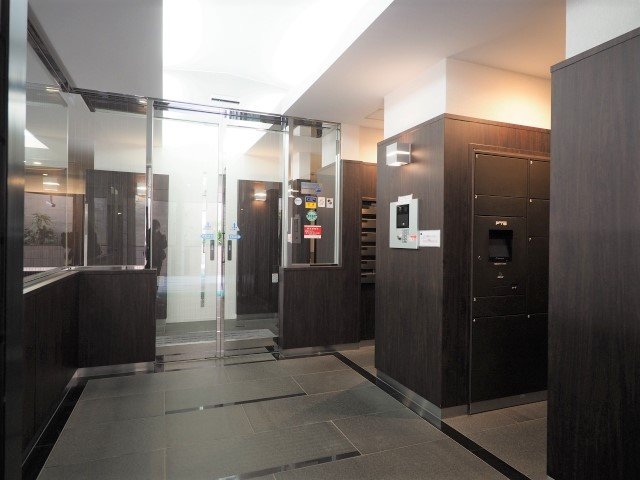 2/4 エントランス