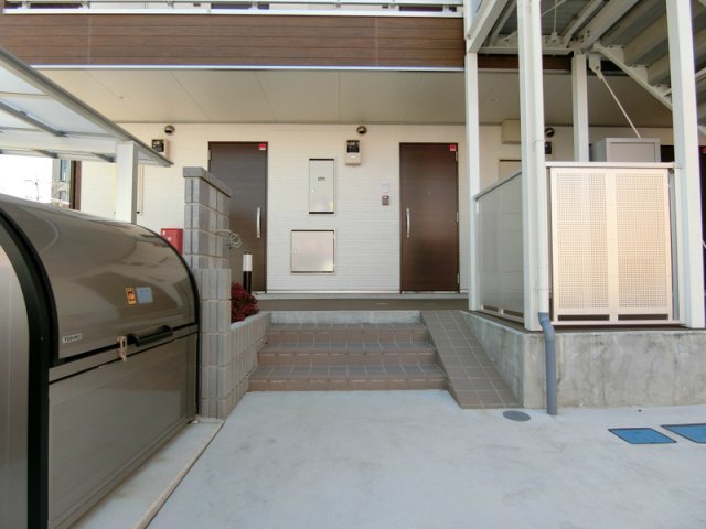 22/28 エントランス