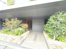 16/16 エントランス