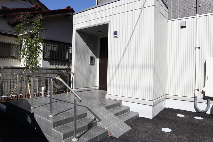 19/27 エントランス