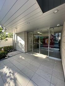 16/16 エントランス