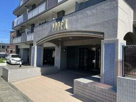 5/5 エントランス