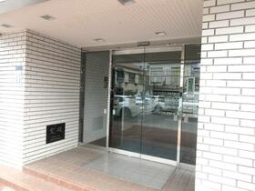 16/16 エントランス