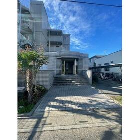 13/13 エントランス