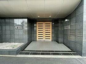 16/16 エントランス