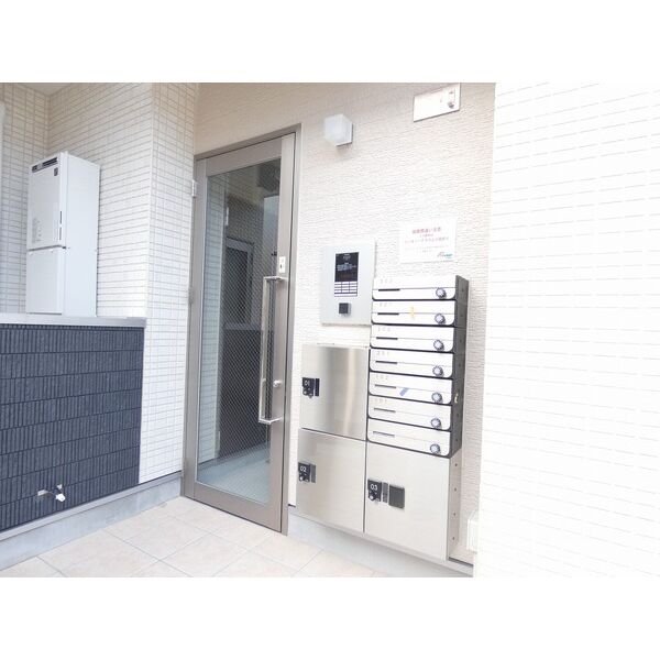 16/16 エントランス