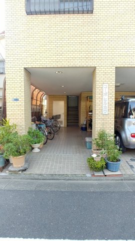 17/25 エントランス