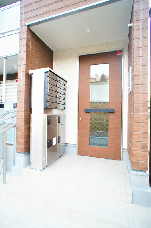 16/16 エントランス