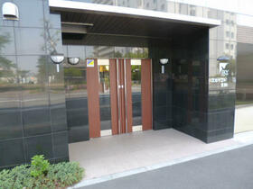 16/16 エントランス