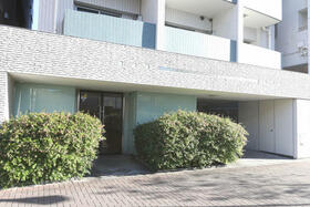 16/16 エントランス