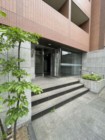 16/16 エントランス