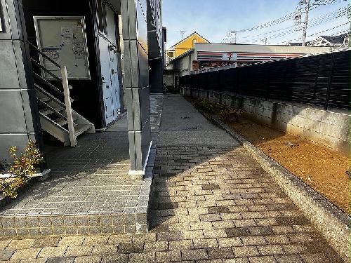 13/16 エントランス