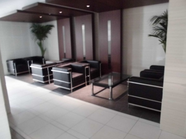 20/30 エントランス