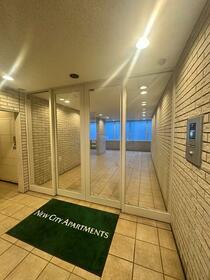 16/16 エントランス