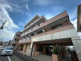 16/16 エントランス