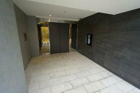 16/17 エントランス