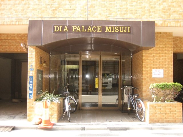 14/15 エントランス