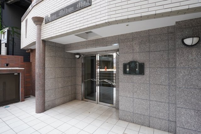 26/30 エントランス