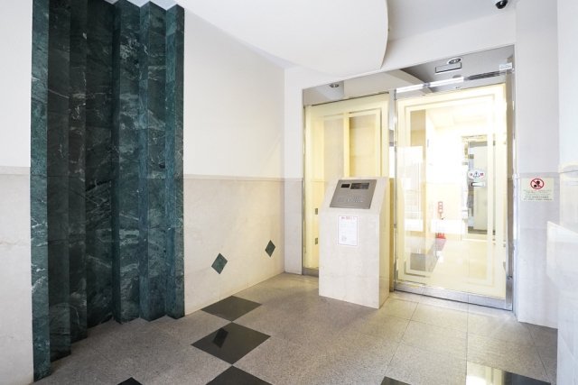 27/30 エントランス