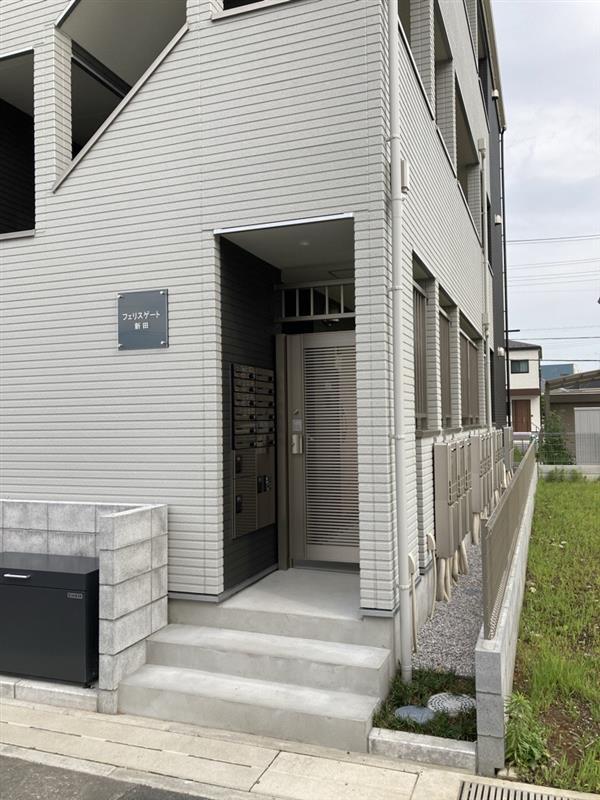 23/30 エントランス