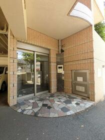 16/16 エントランス