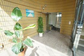 16/16 エントランス