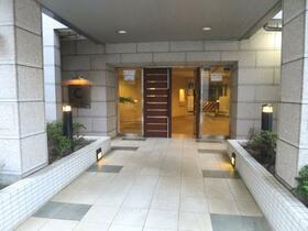 16/16 エントランス