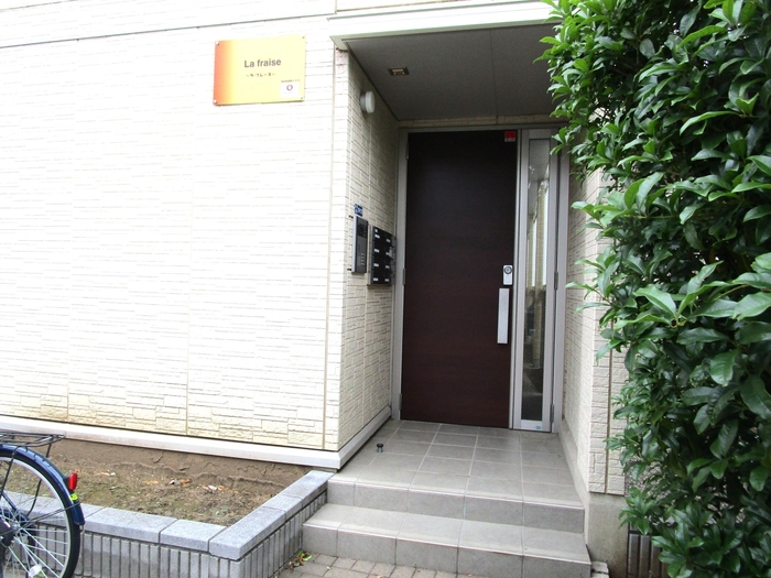 2/2 エントランス