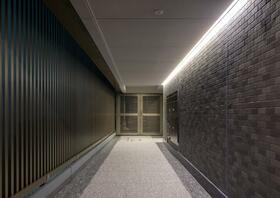 13/13 エントランス