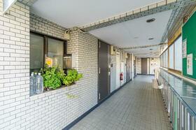 17/25 エントランス