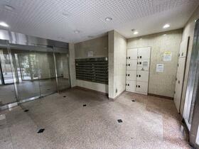 16/16 エントランス