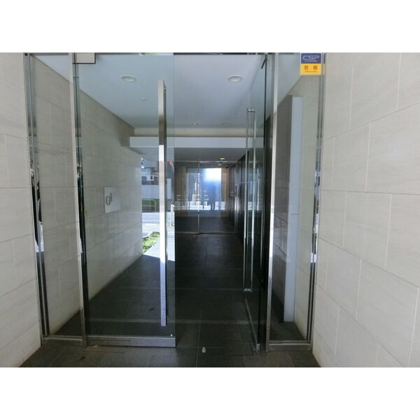 2/2 エントランス