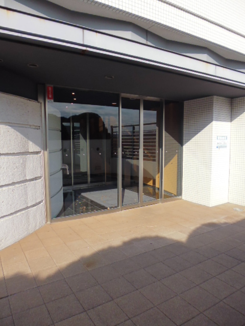 23/25 エントランス