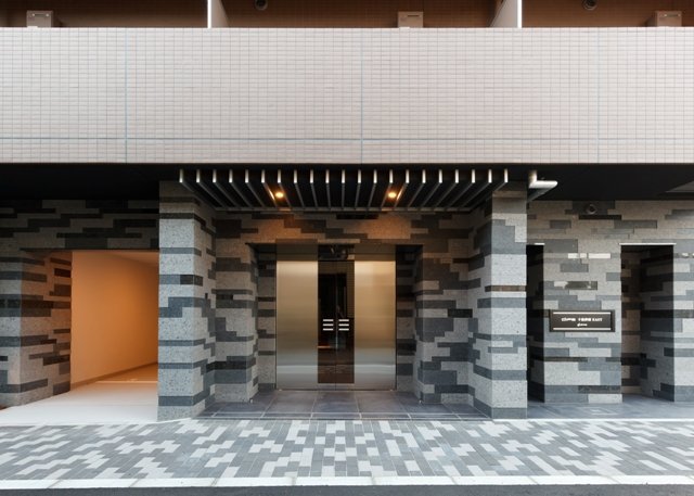 24/25 エントランス