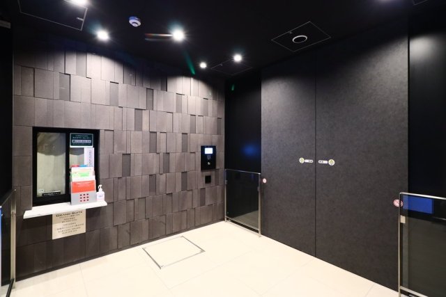 25/27 エントランス