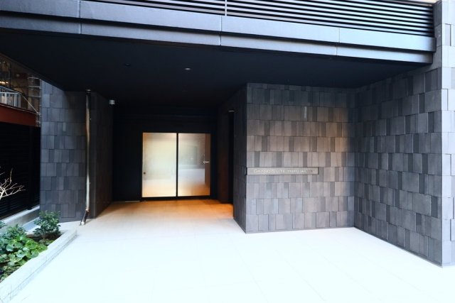 26/27 エントランス