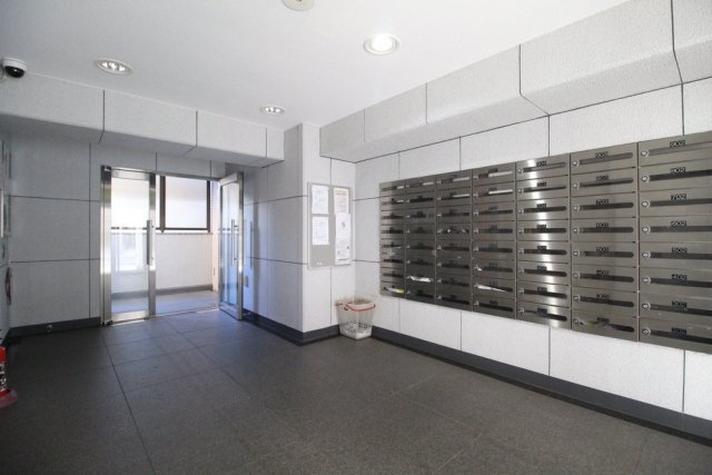 20/21 エントランス