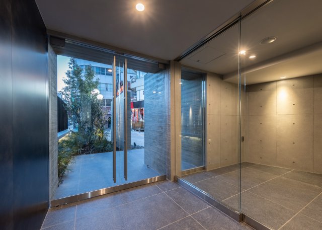 14/18 エントランス